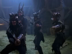 extant_XenaWarriorPrincess_1x13-AthensCityAcademyOfThePerformingBards_2062