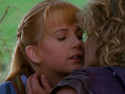 extant_XenaWarriorPrincess_1x13-AthensCityAcademyOfThePerformingBards_2195