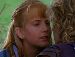 extant_XenaWarriorPrincess_1x13-AthensCityAcademyOfThePerformingBards_2196