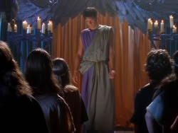 extant_XenaWarriorPrincess_1x13-AthensCityAcademyOfThePerformingBards_2325
