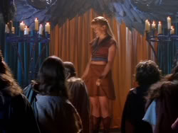 extant_XenaWarriorPrincess_1x13-AthensCityAcademyOfThePerformingBards_2434