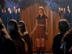 extant_XenaWarriorPrincess_1x13-AthensCityAcademyOfThePerformingBards_2436