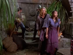 extant_XenaWarriorPrincess_1x13-AthensCityAcademyOfThePerformingBards_2502