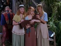 extant_XenaWarriorPrincess_1x13-AthensCityAcademyOfThePerformingBards_2527