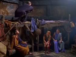 extant_XenaWarriorPrincess_1x13-AthensCityAcademyOfThePerformingBards_2725