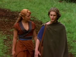 extant_XenaWarriorPrincess_1x13-AthensCityAcademyOfThePerformingBards_2801