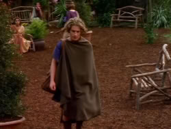 extant_XenaWarriorPrincess_1x13-AthensCityAcademyOfThePerformingBards_2875