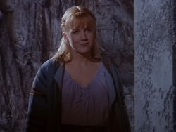 extant_XenaWarriorPrincess_1x13-AthensCityAcademyOfThePerformingBards_2938