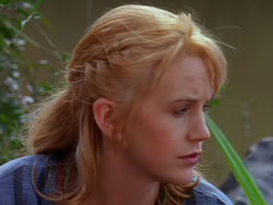 extant_XenaWarriorPrincess_1x13-AthensCityAcademyOfThePerformingBards_3062