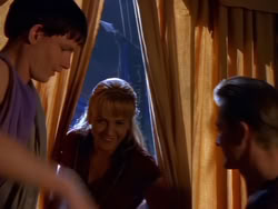 extant_XenaWarriorPrincess_1x13-AthensCityAcademyOfThePerformingBards_3135