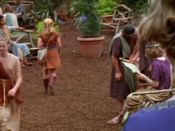extant_XenaWarriorPrincess_1x13-AthensCityAcademyOfThePerformingBards_3472