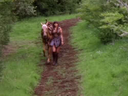 extant_XenaWarriorPrincess_1x13-AthensCityAcademyOfThePerformingBards_3476