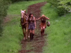 extant_XenaWarriorPrincess_1x13-AthensCityAcademyOfThePerformingBards_3482