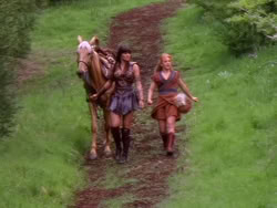 extant_XenaWarriorPrincess_1x13-AthensCityAcademyOfThePerformingBards_3483