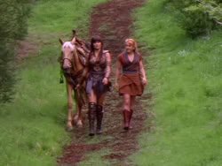 extant_XenaWarriorPrincess_1x13-AthensCityAcademyOfThePerformingBards_3485