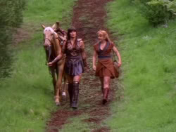 extant_XenaWarriorPrincess_1x13-AthensCityAcademyOfThePerformingBards_3486
