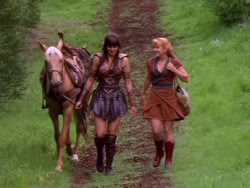 extant_XenaWarriorPrincess_1x13-AthensCityAcademyOfThePerformingBards_3492