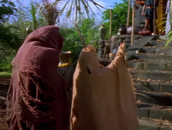 extant_XenaWarriorPrincess_1x14-AFistfulofDinars_02191