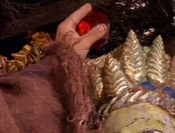 extant_XenaWarriorPrincess_1x14-AFistfulofDinars_02378