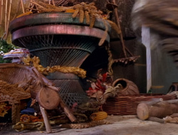 extant_XenaWarriorPrincess_1x14-AFistfulofDinars_02395