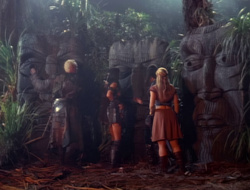 extant_XenaWarriorPrincess_1x14-AFistfulofDinars_02657