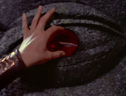 extant_XenaWarriorPrincess_1x14-AFistfulofDinars_02663