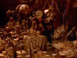 extant_XenaWarriorPrincess_1x14-AFistfulofDinars_02887
