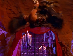 extant_XenaWarriorPrincess_1x14-AFistfulofDinars_03449