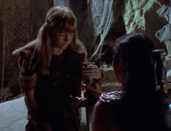 extant_XenaWarriorPrincess_2x01-OrphanOfWar_02016