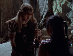 extant_XenaWarriorPrincess_2x01-OrphanOfWar_02017