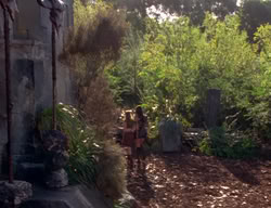 extant_XenaWarriorPrincess_2x02-RememberNothing_03576
