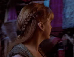 extant_XenaWarriorPrincess_2x09-ASolsticeCarol_0698