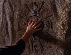 extant_XenaWarriorPrincess_2x10-TheXenaScrolls_1081