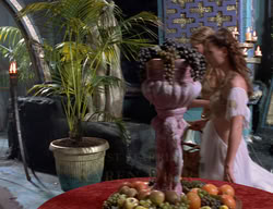 extant_XenaWarriorPrincess_2x11-HereSheComesMissAmphipolis_00484