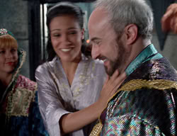 extant_XenaWarriorPrincess_2x11-HereSheComesMissAmphipolis_00629