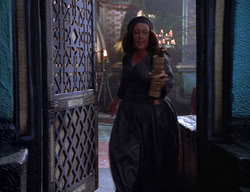 extant_XenaWarriorPrincess_2x11-HereSheComesMissAmphipolis_00685