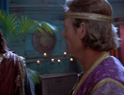 extant_XenaWarriorPrincess_2x11-HereSheComesMissAmphipolis_00776