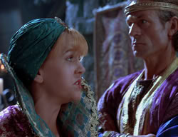 extant_XenaWarriorPrincess_2x11-HereSheComesMissAmphipolis_00830