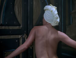 extant_XenaWarriorPrincess_2x11-HereSheComesMissAmphipolis_00989