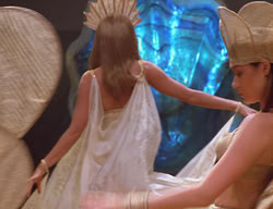 extant_XenaWarriorPrincess_2x11-HereSheComesMissAmphipolis_01598