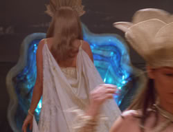 extant_XenaWarriorPrincess_2x11-HereSheComesMissAmphipolis_01600