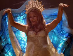extant_XenaWarriorPrincess_2x11-HereSheComesMissAmphipolis_01608
