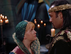extant_XenaWarriorPrincess_2x11-HereSheComesMissAmphipolis_02253
