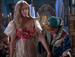 extant_XenaWarriorPrincess_2x11-HereSheComesMissAmphipolis_02290