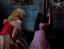 extant_XenaWarriorPrincess_2x11-HereSheComesMissAmphipolis_02644