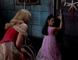 extant_XenaWarriorPrincess_2x11-HereSheComesMissAmphipolis_02646