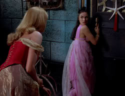 extant_XenaWarriorPrincess_2x11-HereSheComesMissAmphipolis_02647