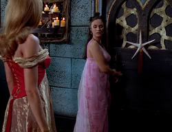extant_XenaWarriorPrincess_2x11-HereSheComesMissAmphipolis_02649