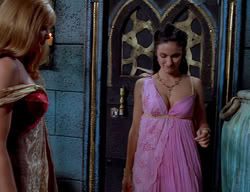 extant_XenaWarriorPrincess_2x11-HereSheComesMissAmphipolis_02651