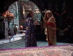 extant_XenaWarriorPrincess_2x11-HereSheComesMissAmphipolis_03052